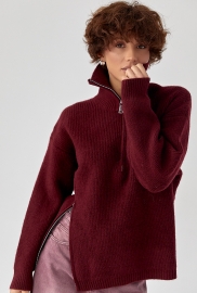 В'язана жіноча кофта з блискавками В'язана жіноча кофта з блискавками