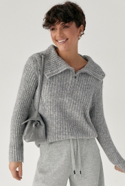 Тепла кофта в рубчик із блискавкою на комірі