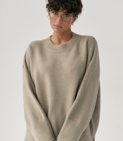 Вільний в'язаний джемпер із розрізами