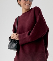 Вільний в'язаний джемпер із розрізами