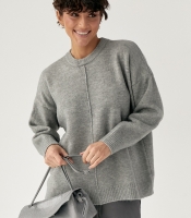 В'язана вільна кофта з декоративним швом