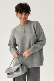 В'язана вільна кофта з декоративним швом В'язана вільна кофта з декоративним швом