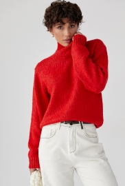 Короткий светр з горловиною-стійкою