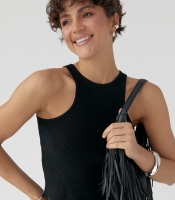 В'язана коротка майка в рубчик