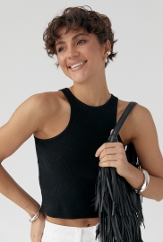 В'язана коротка майка в рубчик