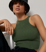 В'язана коротка майка в рубчик