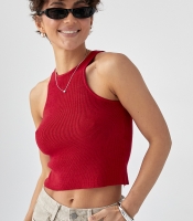 В'язана коротка майка в рубчик