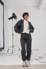 Спортивний костюм вільного фасону з вишитим написом