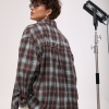 Вільна сорочка в клітинку з написом на спині  LX-10722028