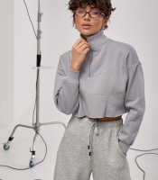 Короткий світшот із декоративними швами та блискавкою на горловині