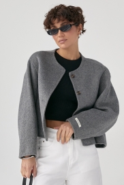 Коротке вовняне пальто