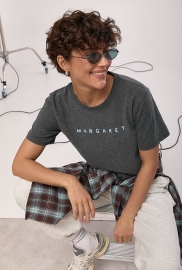 Трикотажна футболка з вишитим написом Margaret Трикотажна футболка з вишитим написом Margaret