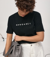 Трикотажна футболка з вишитим написом Margaret
