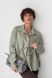 Широка класична сорочка на ґудзиках