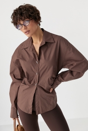 Класична однотонна сорочка з елегантними ґудзиками Класична однотонна сорочка з елегантними ґудзиками