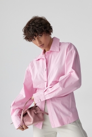 Класична однотонна сорочка з елегантними ґудзиками Класична однотонна сорочка з елегантними ґудзиками