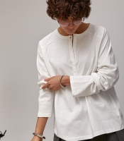 Вільний лонгслів із ґудзиками на горловині