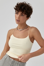 Однотонна майка на тонких бретелях Однотонна майка на тонких бретелях