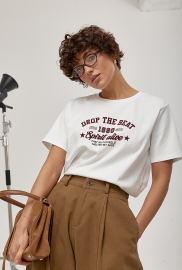 Жіноча футболка з оксамитовим написом Жіноча футболка з оксамитовим написом