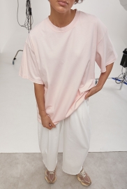 Однотонна футболка вільного фасону з протертими краями Однотонна футболка вільного фасону з протертими краями