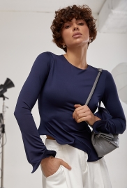 Елегантний лонгслів із хвилеподібними краями Елегантний лонгслів із хвилеподібними краями