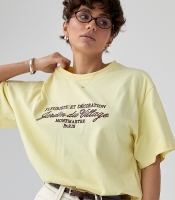 Вільна однотонна футболка з вишитими написами