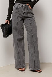 Широкі прямі джинси з декоративними швами