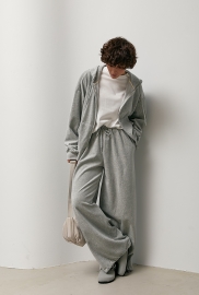 Велюровий спортивний костюм із худі та прямими штанами