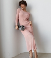 Довга приталена сітчаста сукня