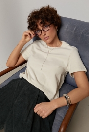 Однотонна трикотажна футболка