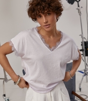 Футболка з мереживними вставками