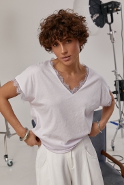 Футболка з мереживними вставками