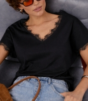 Футболка з мереживними вставками