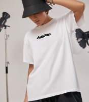 Вільна однотонна футболка з вишитим написом Amour