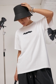 Вільна однотонна футболка з вишитим написом Amour