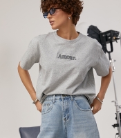 Вільна однотонна футболка з вишитим написом Amour