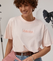 Вільна однотонна футболка з вишитим написом Amour