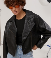 Коротка куртка-косуха зі шкірозамінника