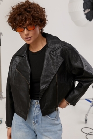 Коротка куртка-косуха зі шкірозамінника