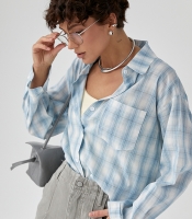Жіноча сорочка в клітинку з кишенею