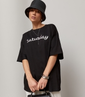 Футболка вільного фасону з написом Saturday