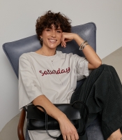 Футболка вільного фасону з написом Saturday