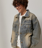 Джинсова куртка з вишитими написами