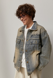 Джинсова куртка з вишитими написами Джинсова куртка з вишитими написами