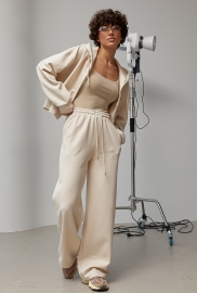 Вільний спортивний костюм із худі та прямими штанами Вільний спортивний костюм із худі та прямими штанами