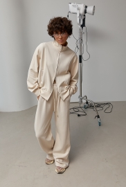 Спортивний костюм із кофтою на бликавці та широкими штанами Спортивний костюм із кофтою на бликавці та широкими штанами