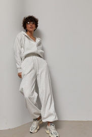 Спортивний костюм із прямими штанами та худі з білим капюшоном Спортивний костюм із прямими штанами та худі з білим капюшоном