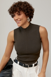 В'язана майка з горловиною-стійкою В'язана майка з горловиною-стійкою