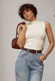 В'язана майка з горловиною-стійкою В'язана майка з горловиною-стійкою