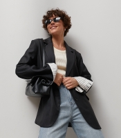 Класичний прямий жакет зі смужками на рукавах